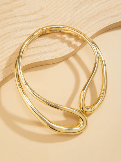 Exaggerated Geometric Hollow Choker