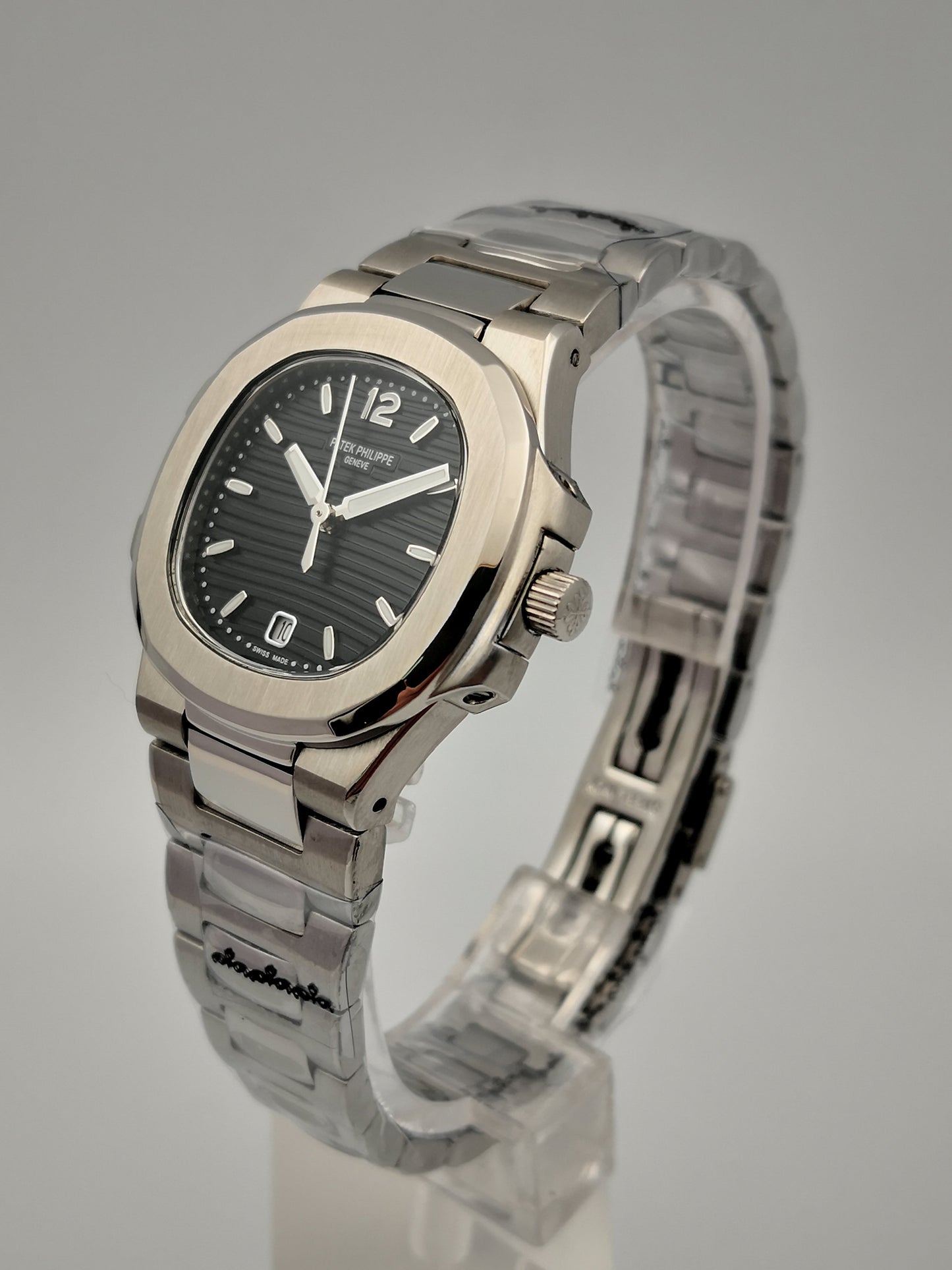 Patek Philippe Nautilus 4700/1-26 MM