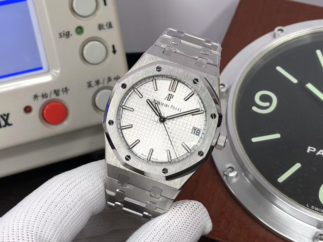 ap Royal Oak 15500 White Dial with 4302