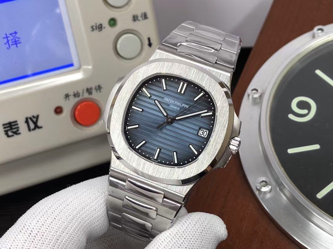 pp Nautilus 5711 Stainless Steel Case Blue/Grey Dial 330 Movement