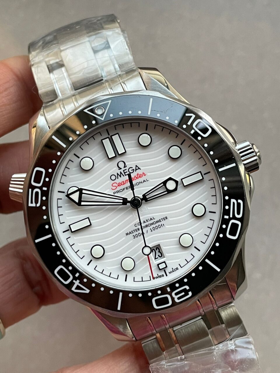Seamaster Diver 300M SS VSF 1:1 Best Edition Black Bezel White Dial on SS Bracelet A8800 ( Extra Rubber Strap)