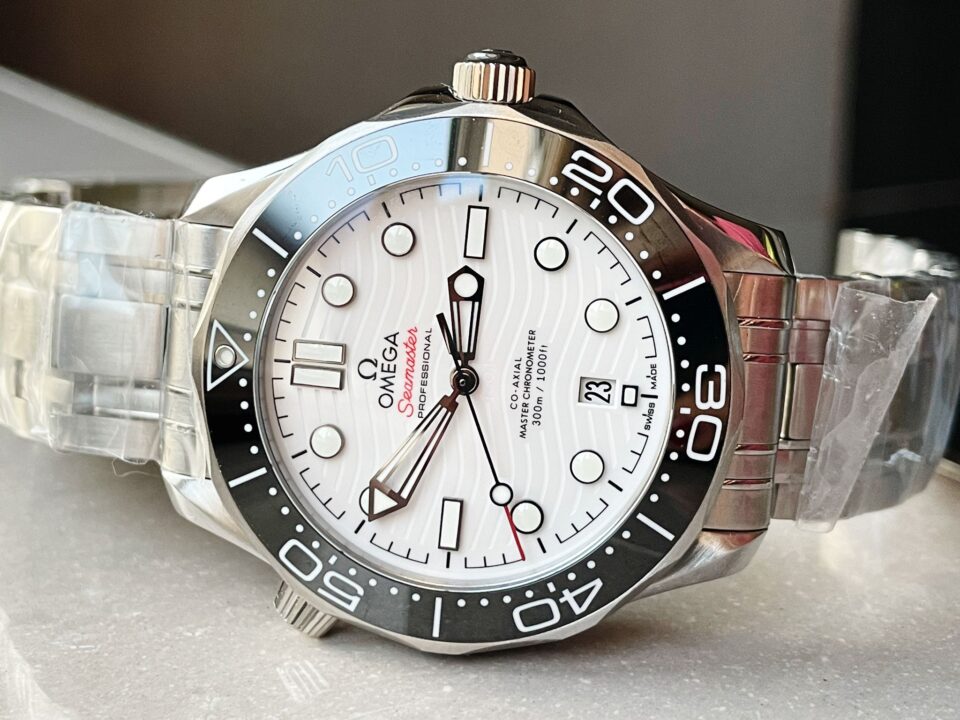 Seamaster Diver 300M SS VSF 1:1 Best Edition Black Bezel White Dial on SS Bracelet A8800 ( Extra Rubber Strap)