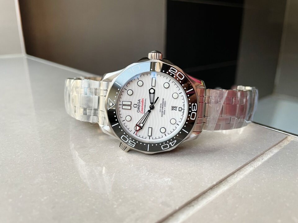 Seamaster Diver 300M SS VSF 1:1 Best Edition Black Bezel White Dial on SS Bracelet A8800 ( Extra Rubber Strap)