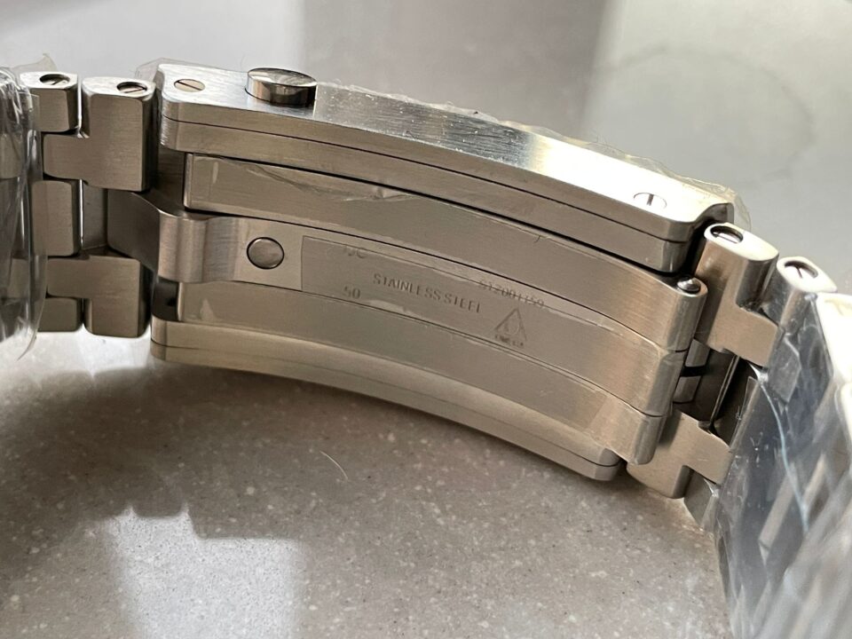 Seamaster Diver 300M SS VSF 1:1 Best Edition Black Bezel White Dial on SS Bracelet A8800 ( Extra Rubber Strap)