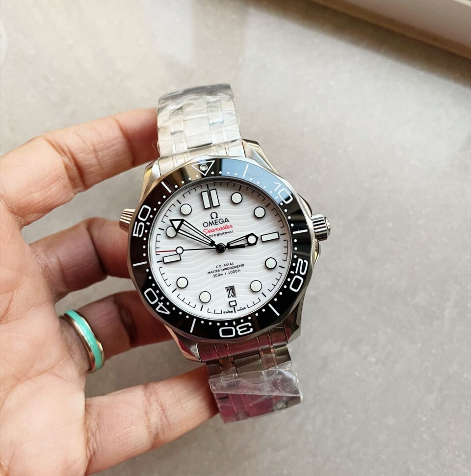Seamaster Diver 300M SS VSF 1:1 Best Edition Black Bezel White Dial on SS Bracelet A8800 ( Extra Rubber Strap)