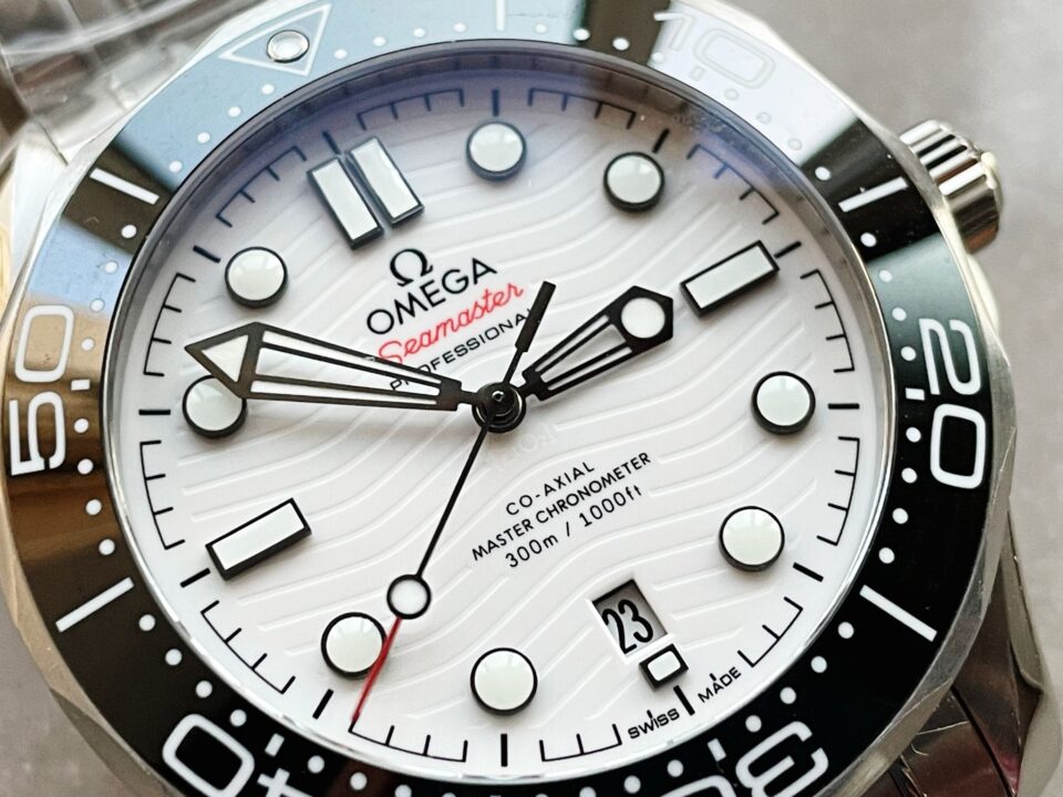 Seamaster Diver 300M SS VSF 1:1 Best Edition Black Bezel White Dial on SS Bracelet A8800 ( Extra Rubber Strap)