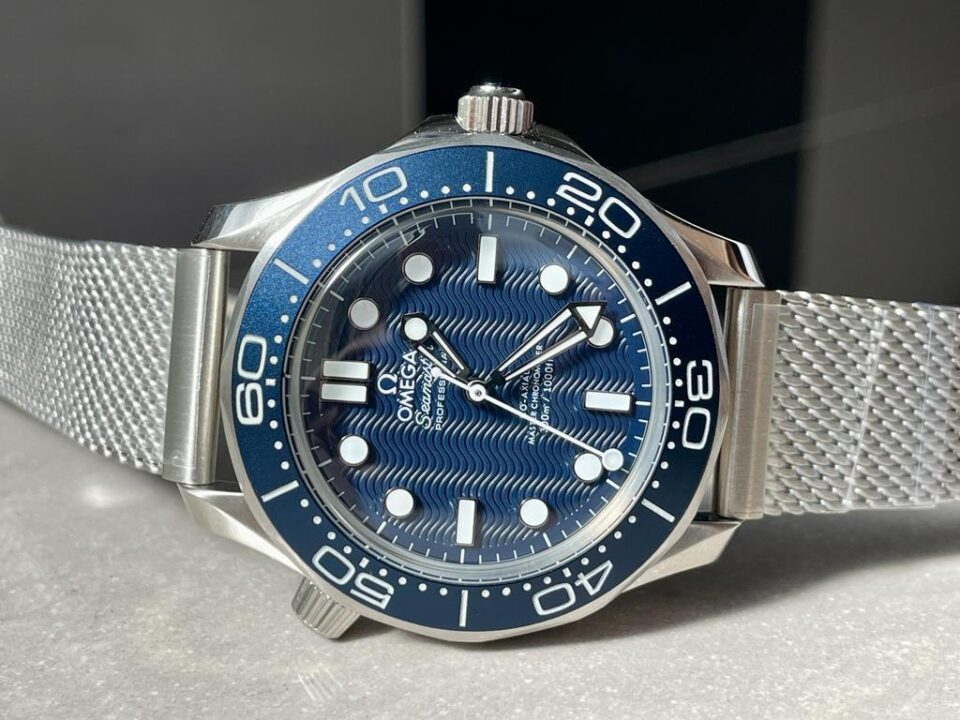 SEAMASTER 300M 42MM JAMES BOND 60TH ANNIVERSARY VSF BEST EDITION ON MESH BRACELET A8806