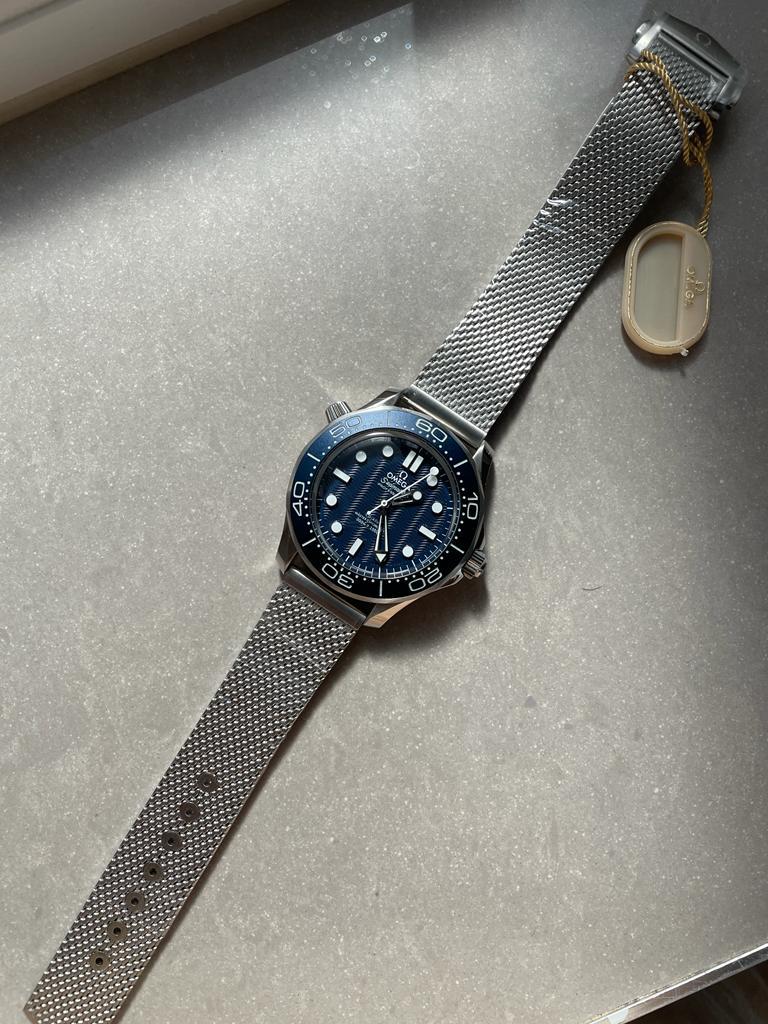SEAMASTER 300M 42MM JAMES BOND 60TH ANNIVERSARY VSF BEST EDITION ON MESH BRACELET A8806