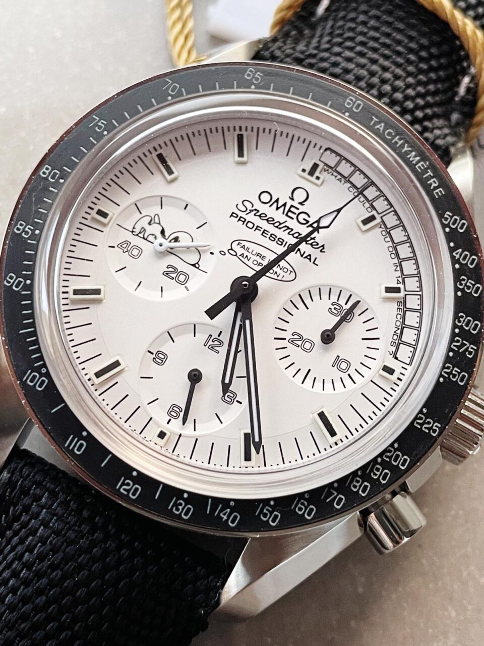 Speedmaster SS Snoopy Sapphire Crystal White Dial on Black Nylon Strap Manual Winding Chrono Movement