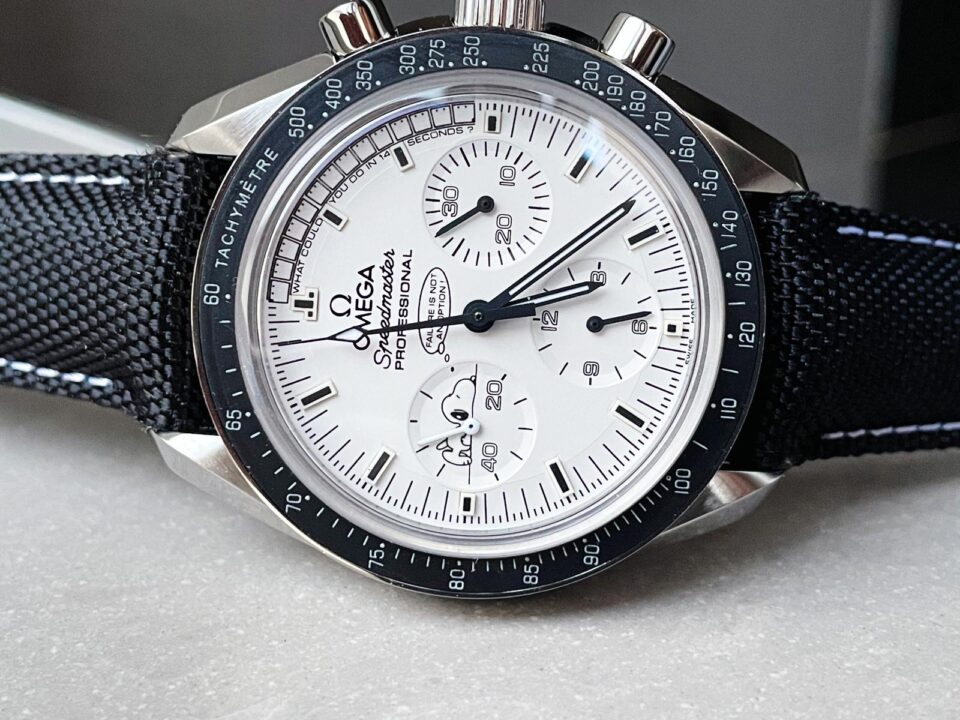Speedmaster SS Snoopy Sapphire Crystal White Dial on Black Nylon Strap Manual Winding Chrono Movement
