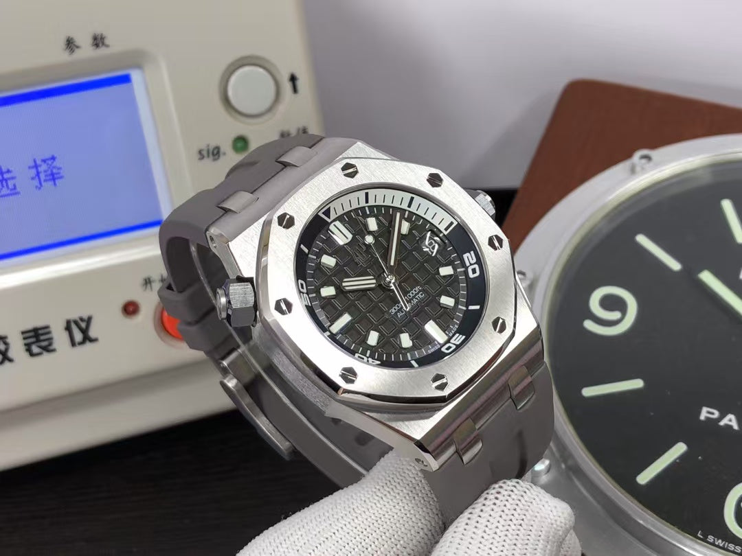 APSF ap Royal Oak Offshore Diver 15720 Gray Dial with Super 4308 Movement