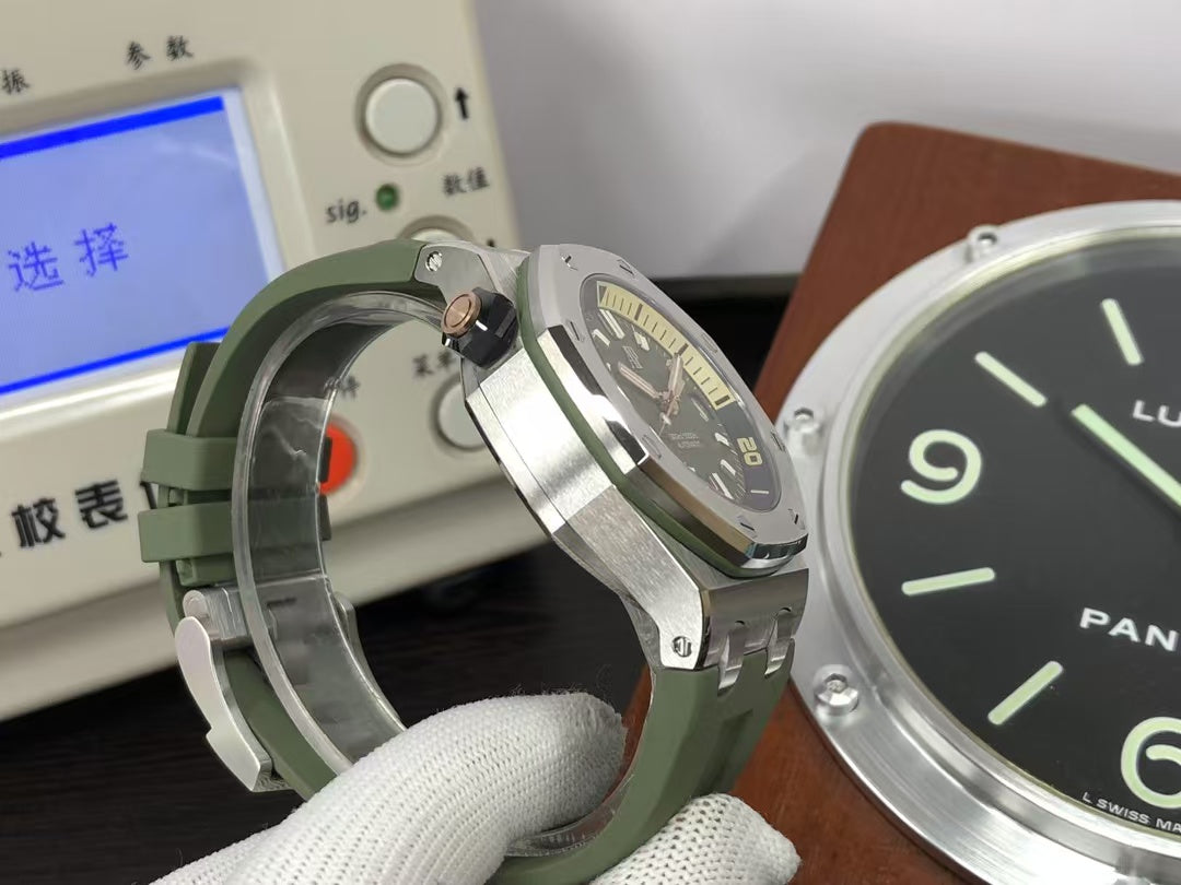 APSF ap Royal Oak Offshore Diver 15720 Green Dial with Super 4308 Movement