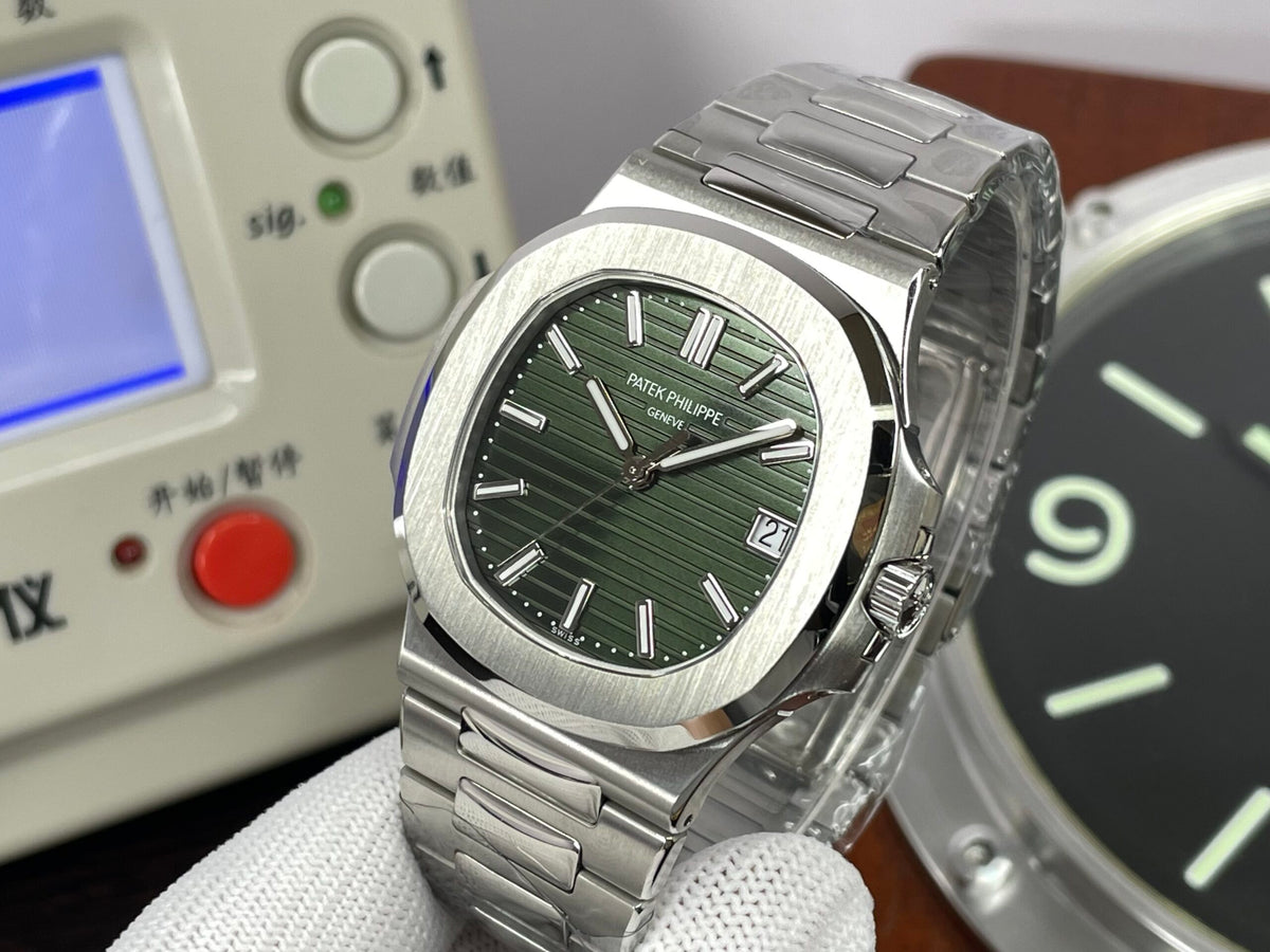 pp Nautilus 5711 Stainless Steel Case Green Dial 330 Movement