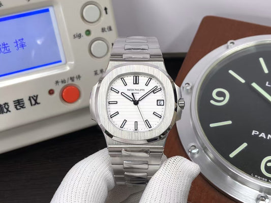 pp Nautilus 5711 White Dial 330 Movement