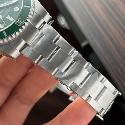 Rolex Submariner Green Dial 116610LV “Hulk”