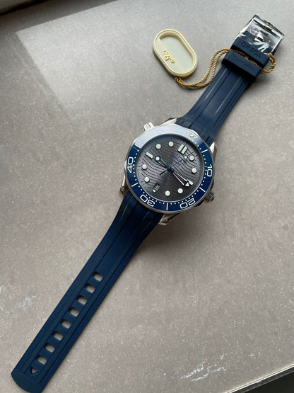 2018 Seamaster Diver 300M VSF 1:1 Best Edition Blue Ceramic Grey Dial on blue rubber strap Strap A8800