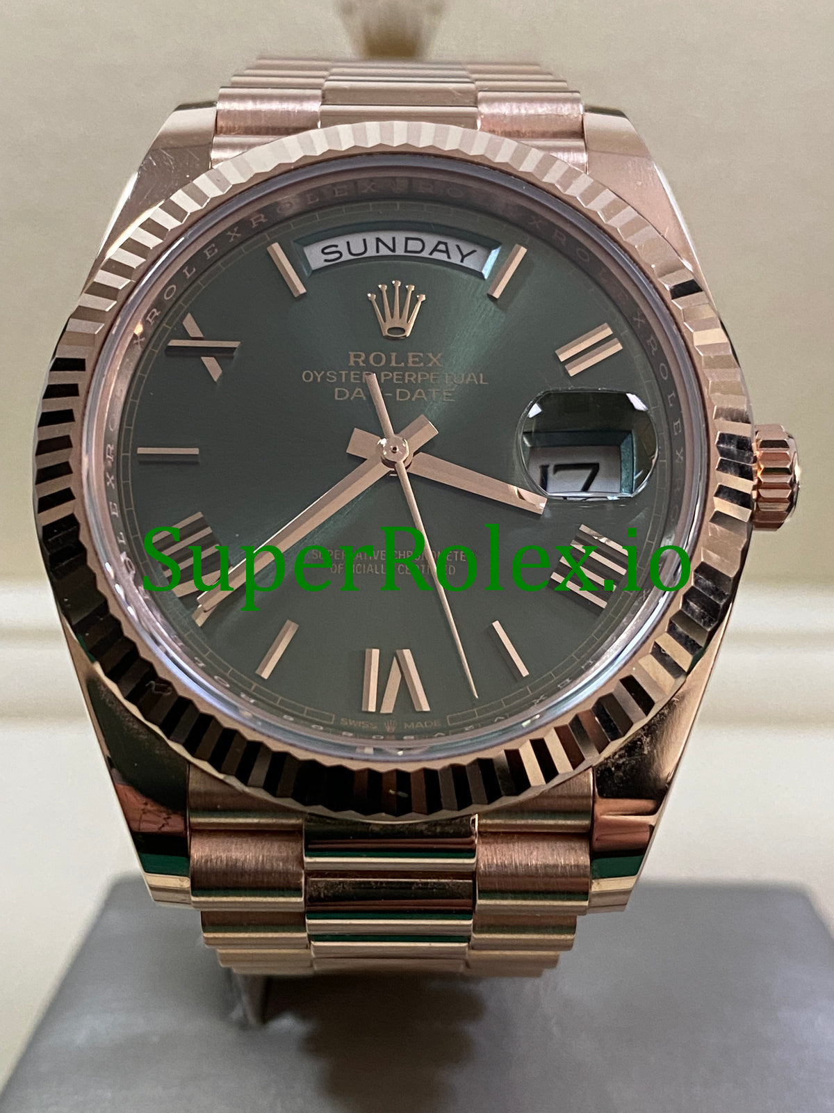 Rolex Day-Date 40MM Everose Gold Ref.228235 Olive Green Roman Dial